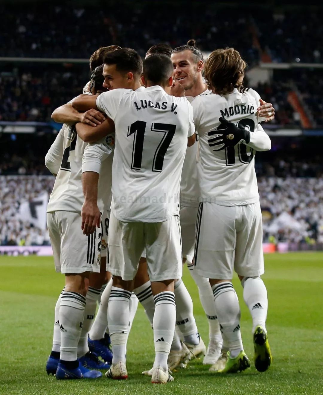 皇马完胜荷兰，本泽马惊艳四座